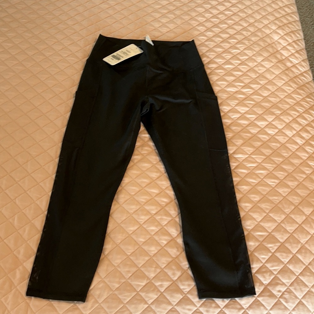 Fabletics Mila High Waisted Pocket Capri - Black -Medium
